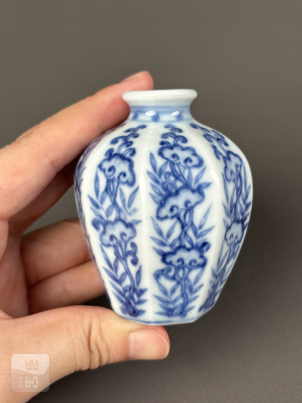 清雍正 青花灵芝纹八方小罐 - 图3